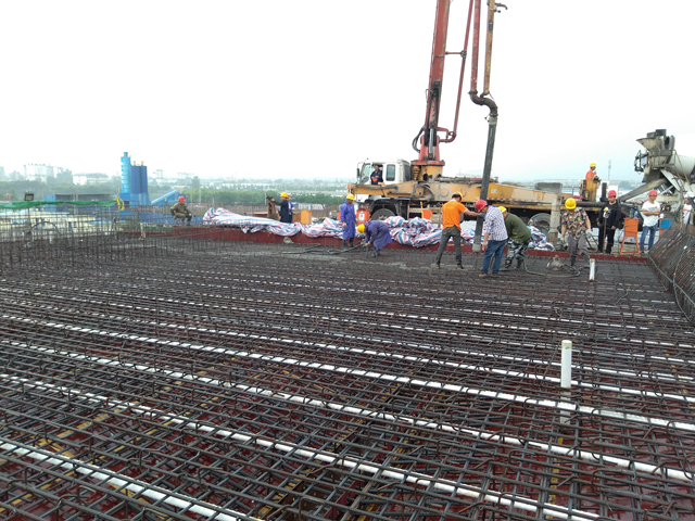 132#右幅現澆段澆筑.jpg 132#右幅現澆段澆筑.jpg